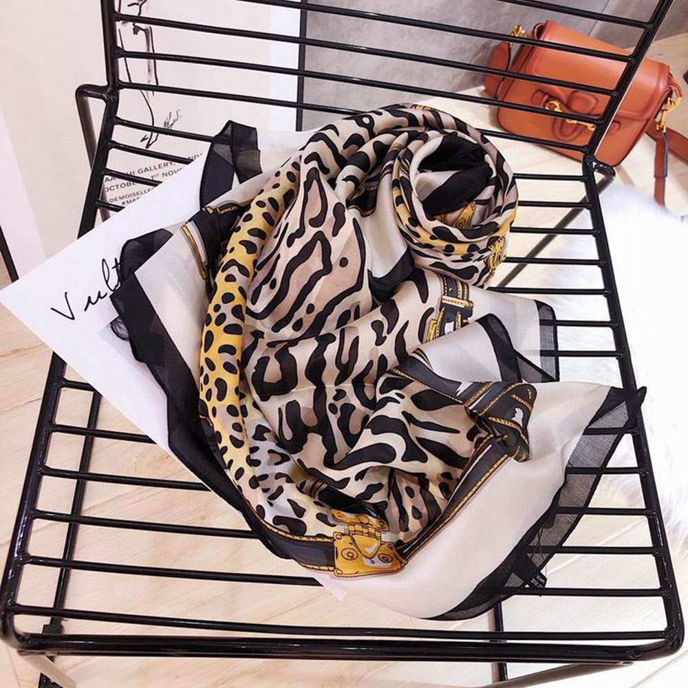 Bv*b*rry Scarf
